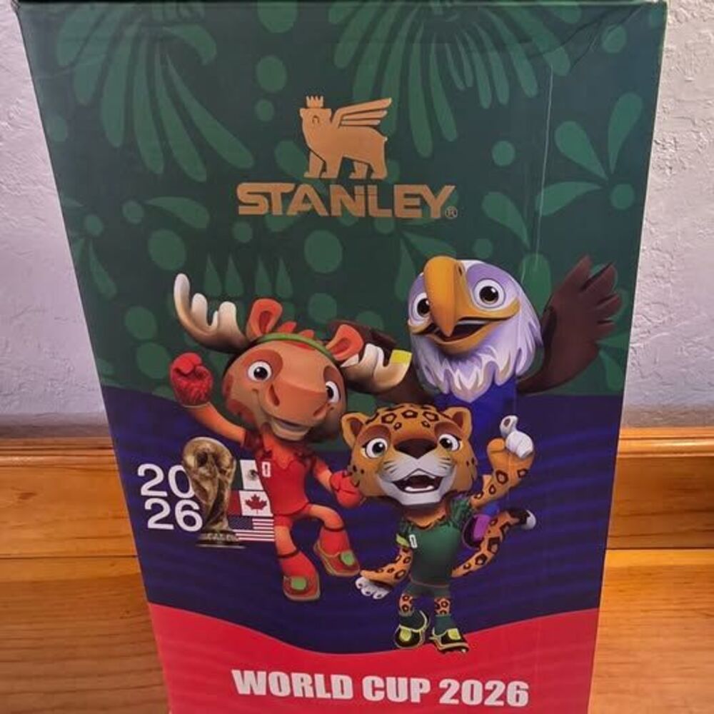 Stanley FIFA World Cup 2026 Quencher H2.0 40oz Tumbler 1 Green and 1 Red - Picture 7 of 9